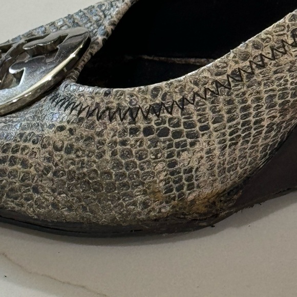 Tory Burch Grey-White Snakeskin Wegde - Picture 6 of 6